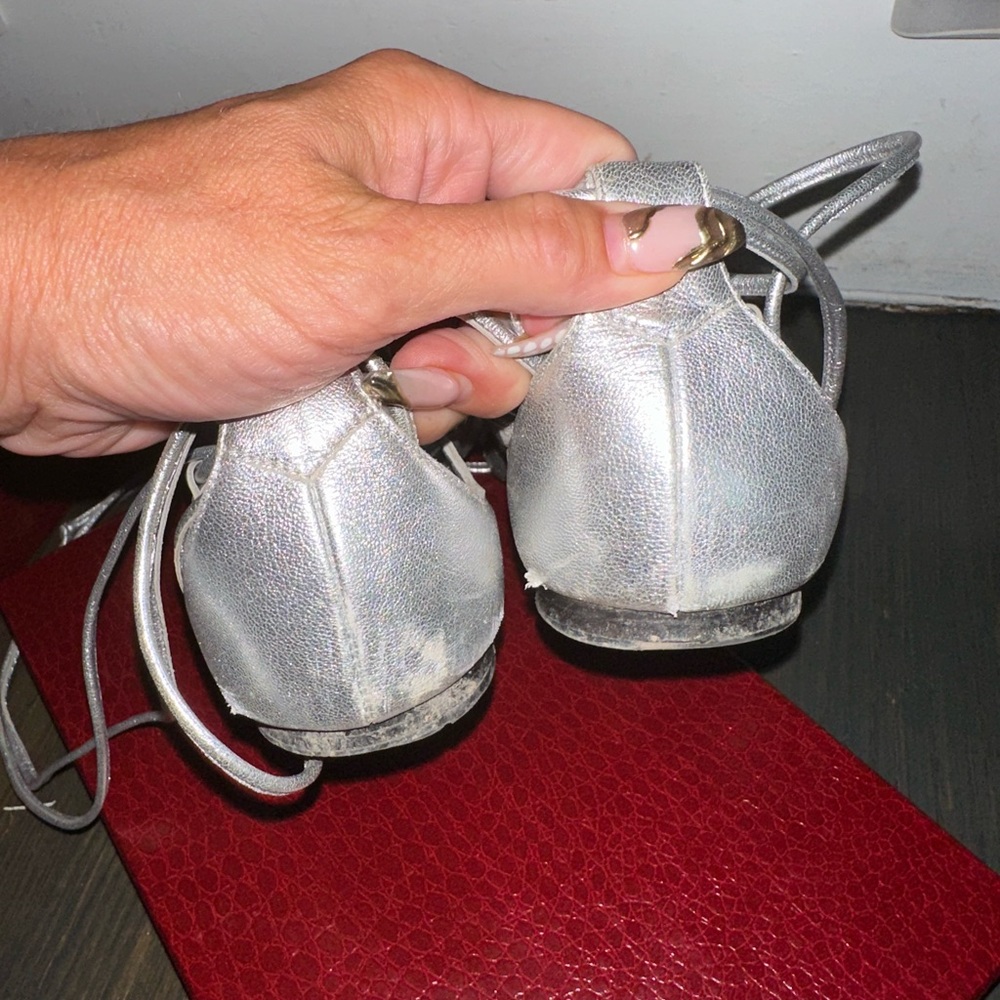 Tamara Mellon Chill Out Metallic leather Silver Strappy Sandals Flats size 38.5 - Picture 4 of 9